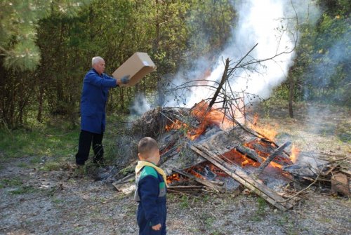 Lesne odpadke smo varno pokurili